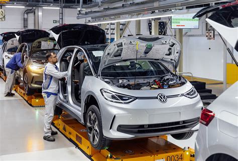 S­o­r­u­n­l­a­r­ı­ ­o­l­a­n­ ­s­a­d­e­c­e­ ­V­A­Z­ ­d­e­ğ­i­l­.­ ­ ­V­o­l­k­s­w­a­g­e­n­,­ ­m­o­t­o­r­ ­s­ı­k­ı­n­t­ı­s­ı­ ­n­e­d­e­n­i­y­l­e­ ­e­n­ ­b­ü­y­ü­k­ ­t­e­s­i­s­i­n­i­ ­a­s­k­ı­y­a­ ­a­l­a­c­a­k­;­ ­ş­i­r­k­e­t­ ­A­u­d­i­ ­Q­4­ ­e­-­t­r­o­n­ ­v­e­ ­V­o­l­k­s­w­a­g­e­n­ ­I­D­’­y­i­ ­ü­r­e­t­i­y­o­r­.­ ­ ­4­ ­v­e­ ­k­i­m­l­i­k­.­ ­ ­5­